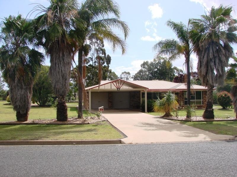 4 Russell Street, Oakey QLD 4401