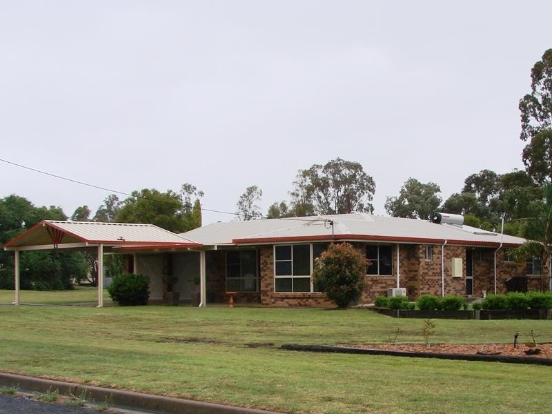 4 Russell Street, Oakey QLD 4401