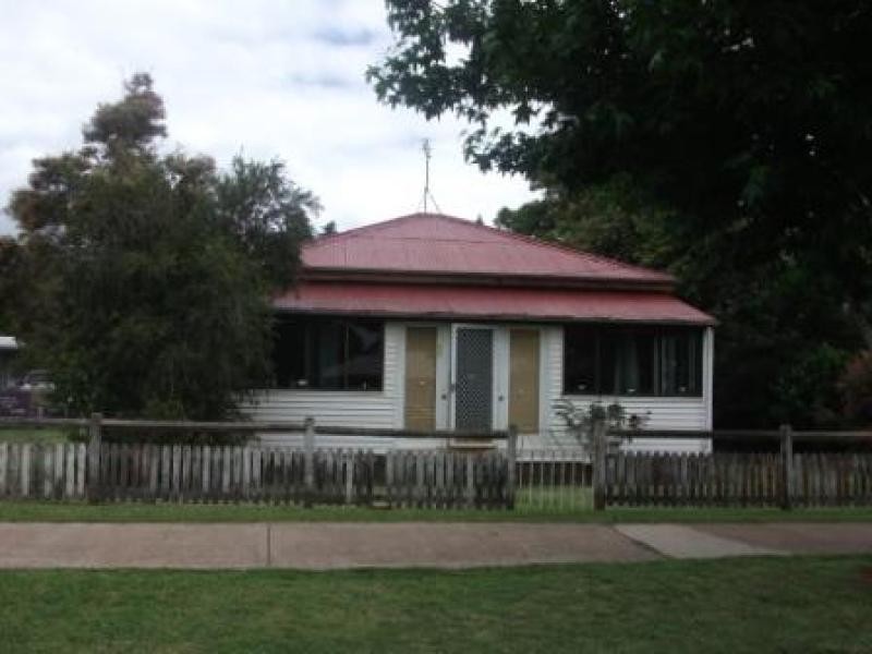 42 Wallace Street, Toowoomba QLD 4350