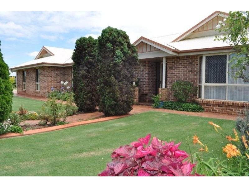 6 Lincoln Court, Middle Ridge QLD 4350