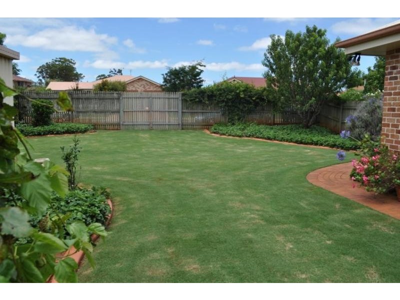 6 Lincoln Court, Middle Ridge QLD 4350