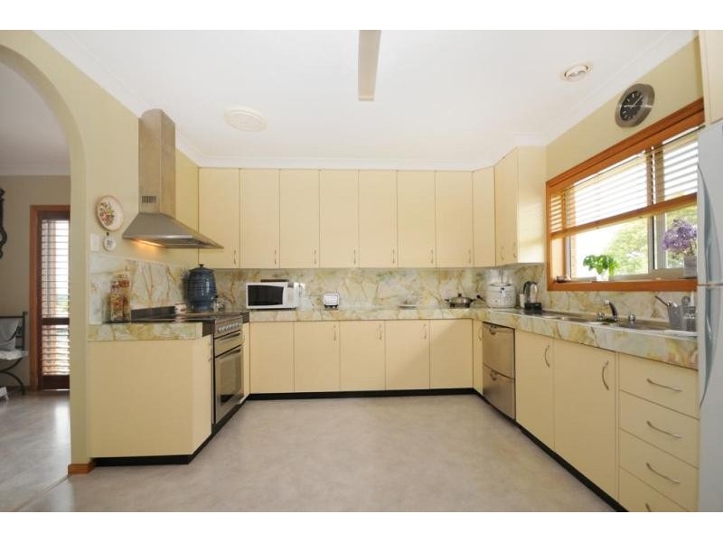 422 West Street, Kearneys Spring QLD 4350