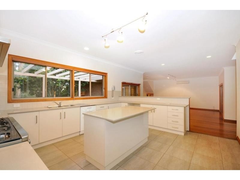 12 Inadale Court, Middle Ridge QLD 4350