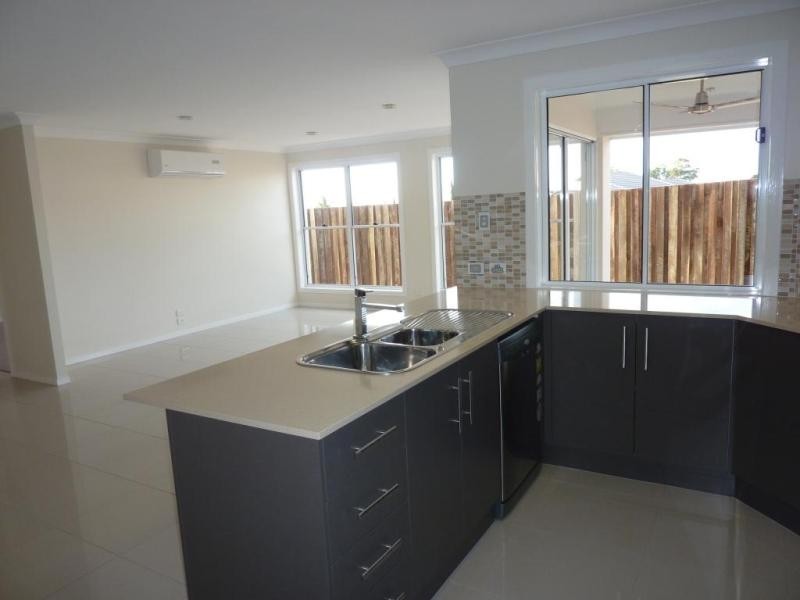 Unit 2/14 Ethan Street, Middle Ridge QLD 4350