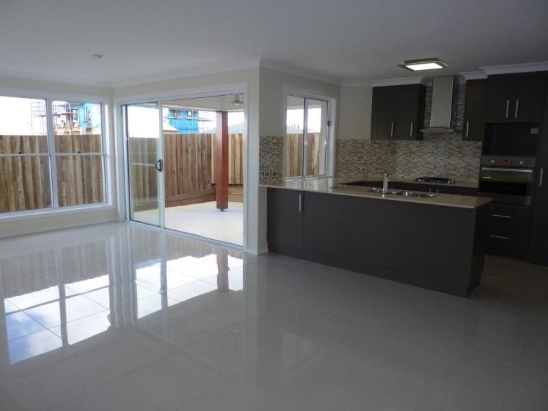 Unit 2/14 Ethan Street, Middle Ridge QLD 4350