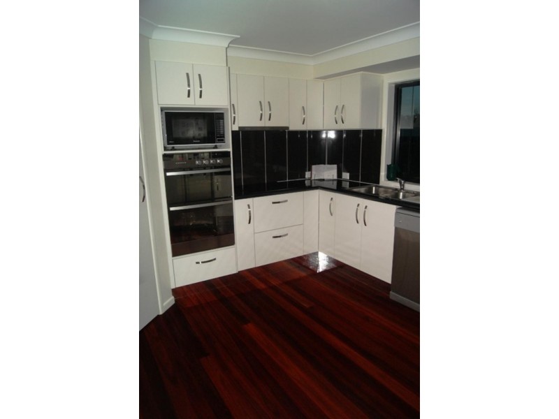 9 Somerset Crescent, Highfields QLD 4352