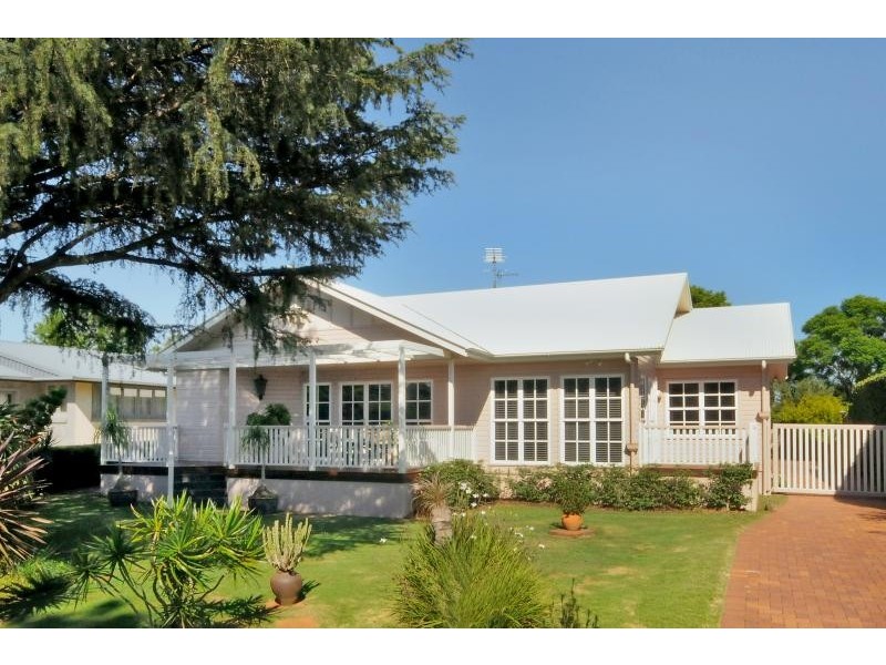 61 Tourist Road, East Toowoomba QLD 4350