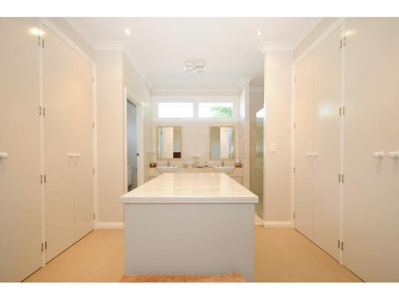 61 Tourist Road, East Toowoomba QLD 4350