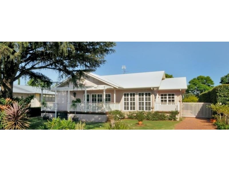 61 Tourist Road, Toowoomba QLD 4350