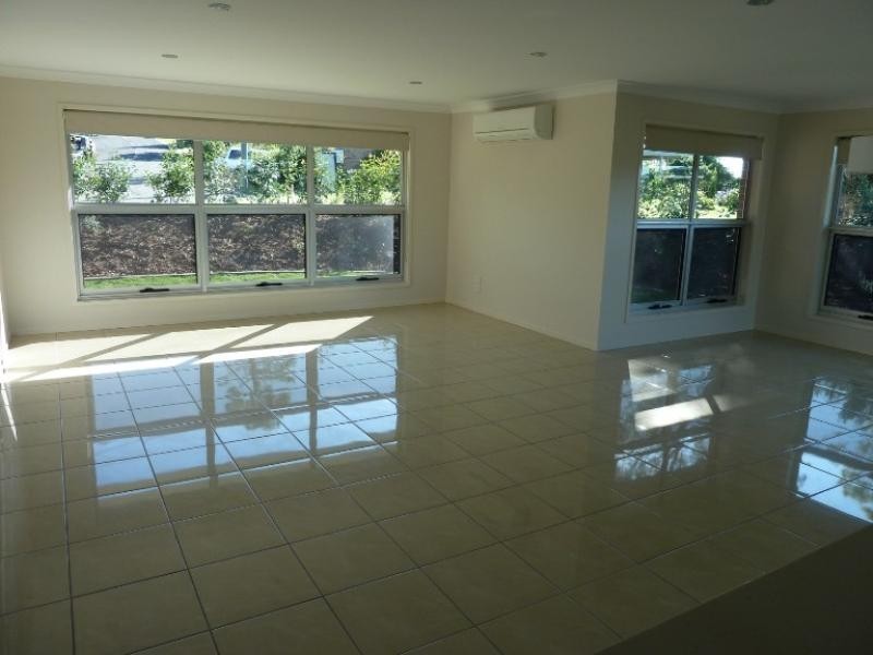 64 Skyline Drive, Blue Mountain Heights QLD 4350