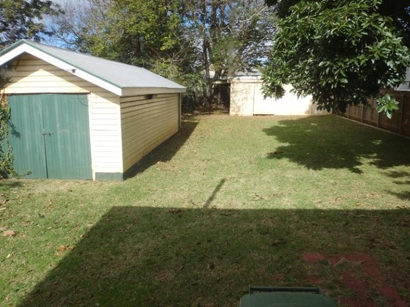 16a wallace street, Newtown QLD 4350