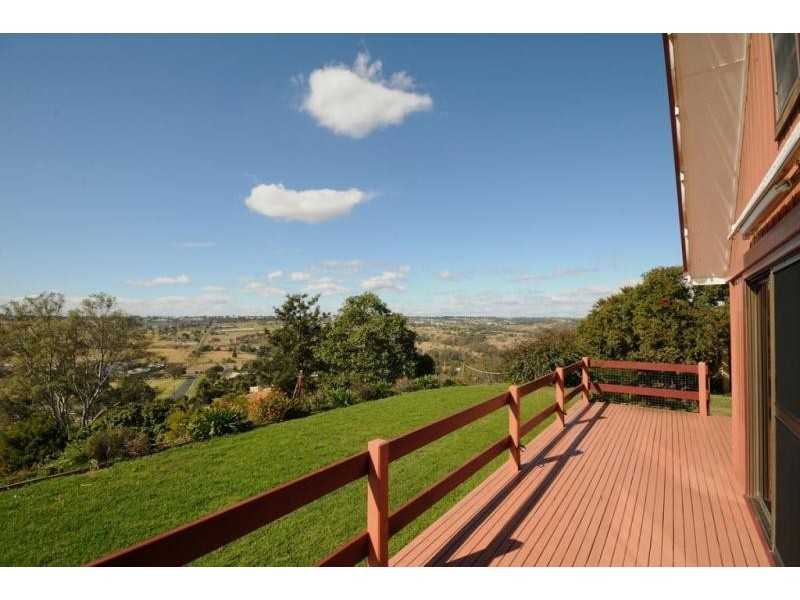 12 Kookaburra Crescent, Glenvale QLD 4350