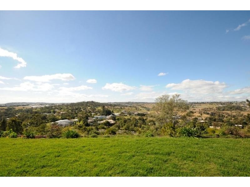 12 Kookaburra Crescent, Glenvale QLD 4350