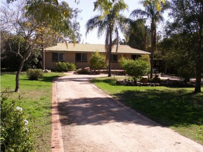 2 SHORELANDS DRIVE, Withcott QLD 4352