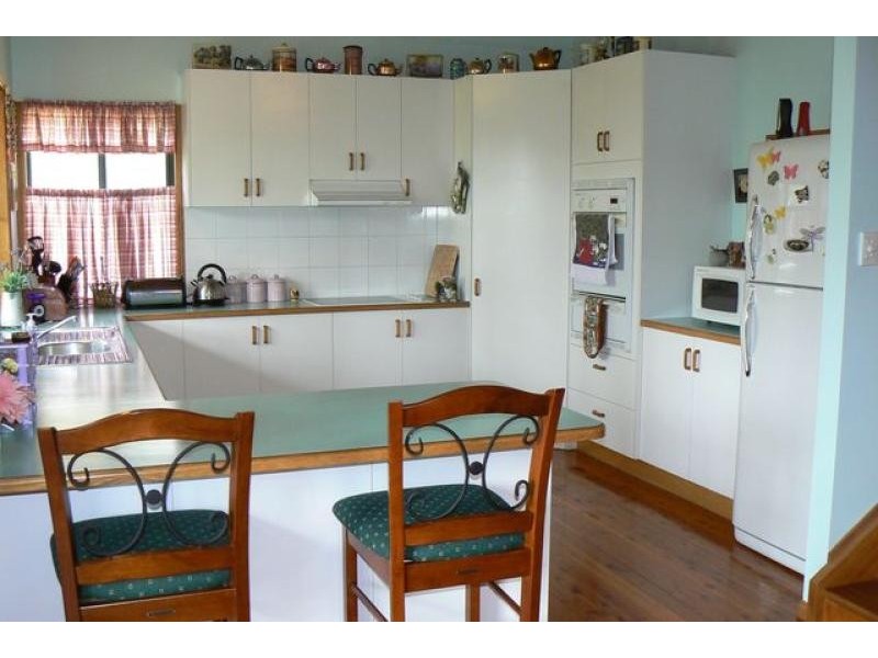 7 Clive Crescent, Withcott QLD 4352