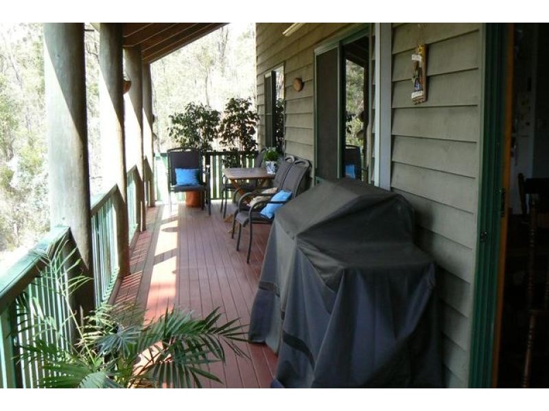 7 Clive Crescent, Withcott QLD 4352