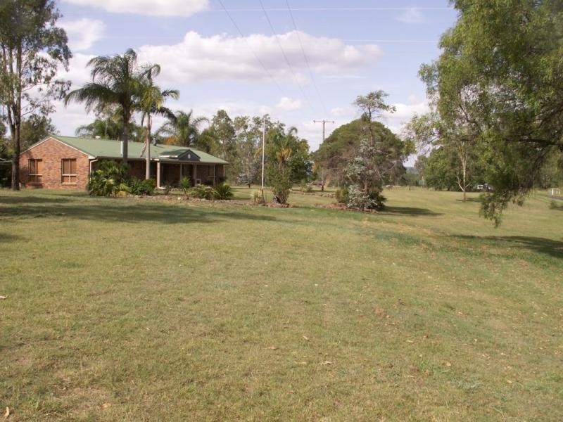 6 Diana Crescent, Withcott QLD 4352