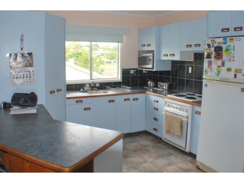 4 Percy Ford, Cooee Bay QLD 4703