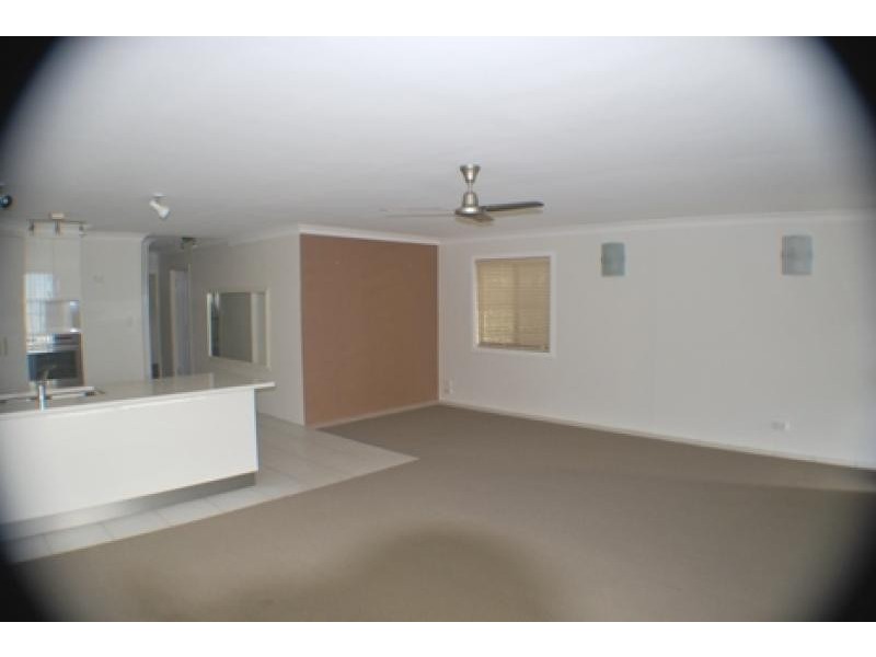 Unit 1/90 Matthew Finders Drive, Cooee Bay QLD 4703