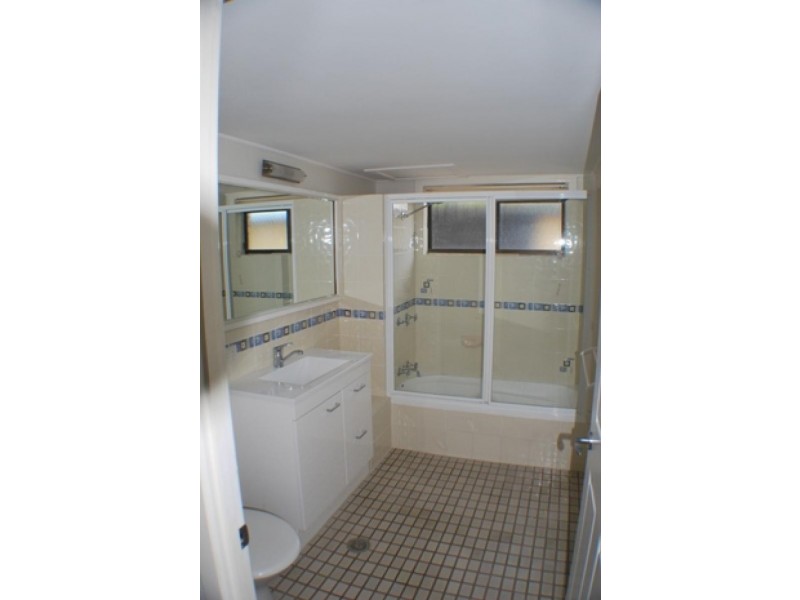 Unit 1/90 Matthew Finders Drive, Cooee Bay QLD 4703