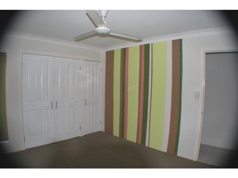 Unit 1/90 Matthew Finders Drive, Cooee Bay QLD 4703