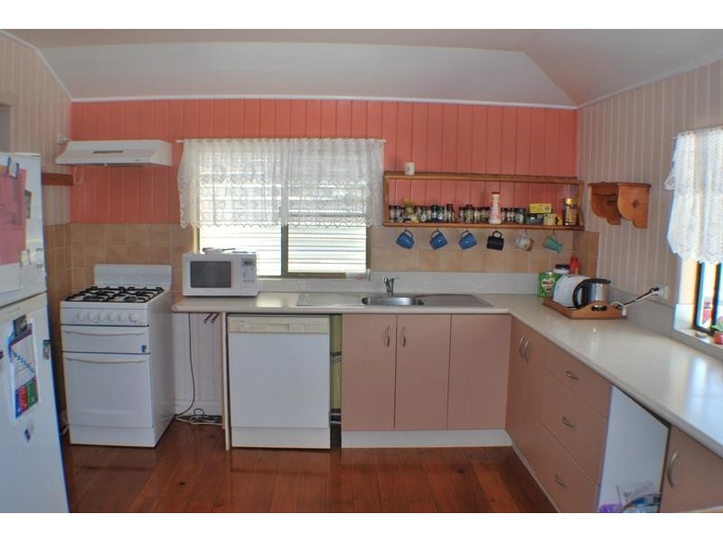 27 Ben Street, Yeppoon QLD 4703