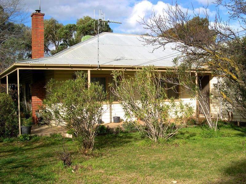 6 THOMAS ROAD, Dingee VIC 3571