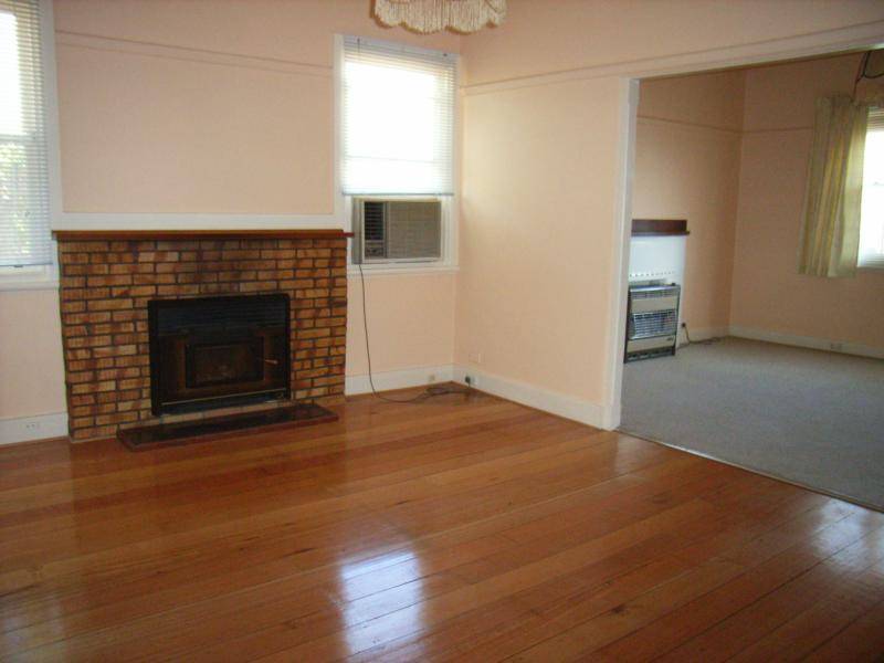 1 HOWARD STREET, Quarry Hill VIC 3550