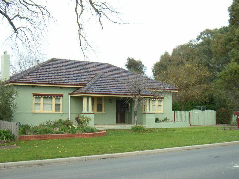 11 CRUSOE ROAD, Kangaroo Flat VIC 3555