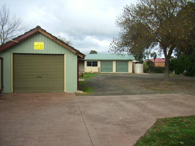 11 CRUSOE ROAD, Kangaroo Flat VIC 3555