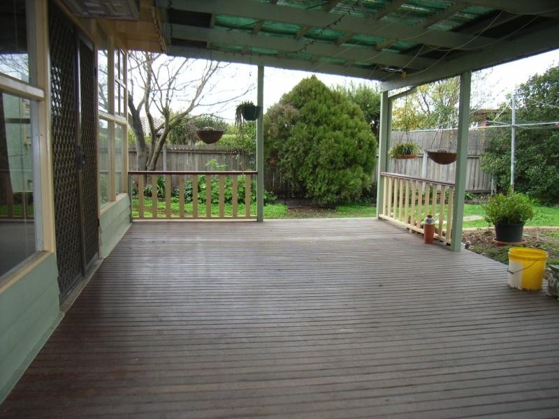 11 CRUSOE ROAD, Kangaroo Flat VIC 3555