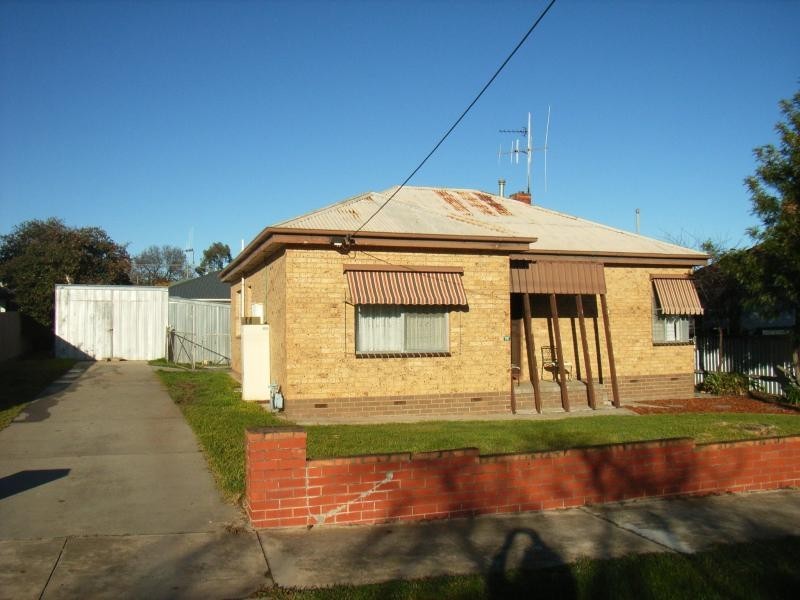 8 THEODORE STREET, Flora Hill VIC 3550