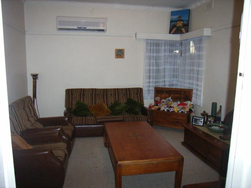 8 THEODORE STREET, Flora Hill VIC 3550