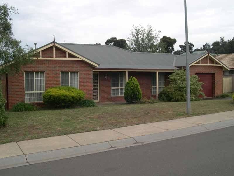 52 BROAD PARADE, Spring Gully VIC 3550