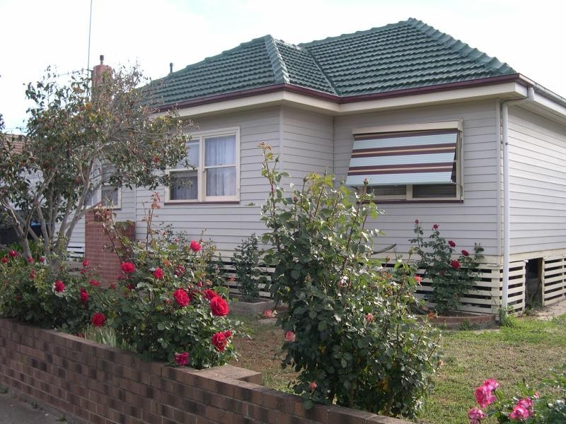 17 ROYAL AVENUE, Kennington VIC 3550