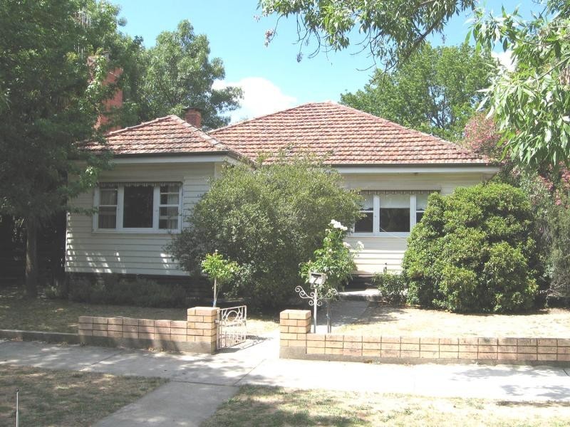 7 COLLEGE CRESCENT, Flora Hill VIC 3550