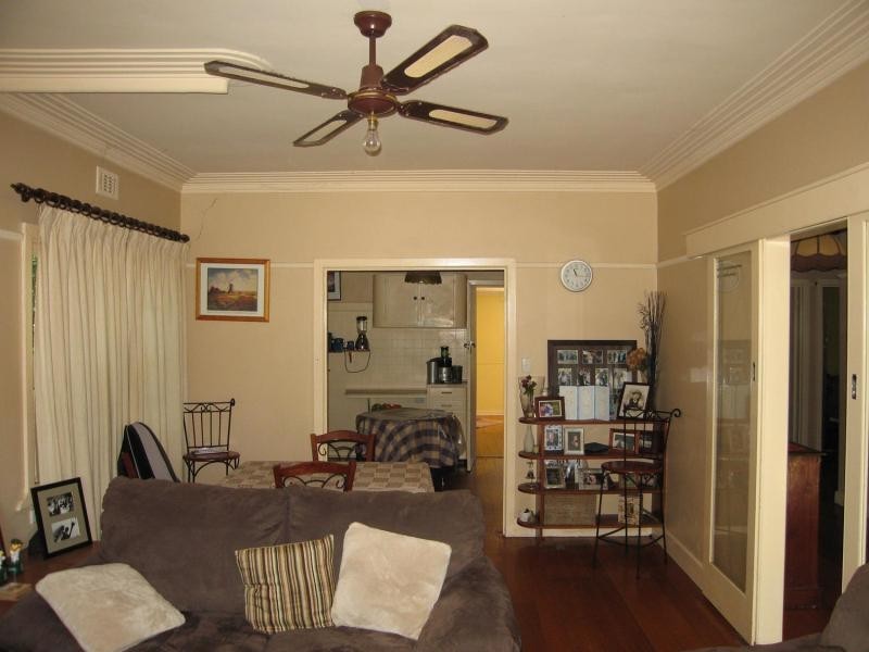 7 COLLEGE CRESCENT, Flora Hill VIC 3550