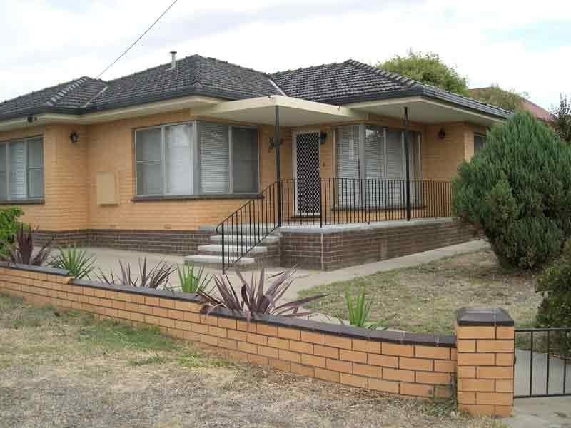 9 HIGH STREET, Kangaroo Flat VIC 3555