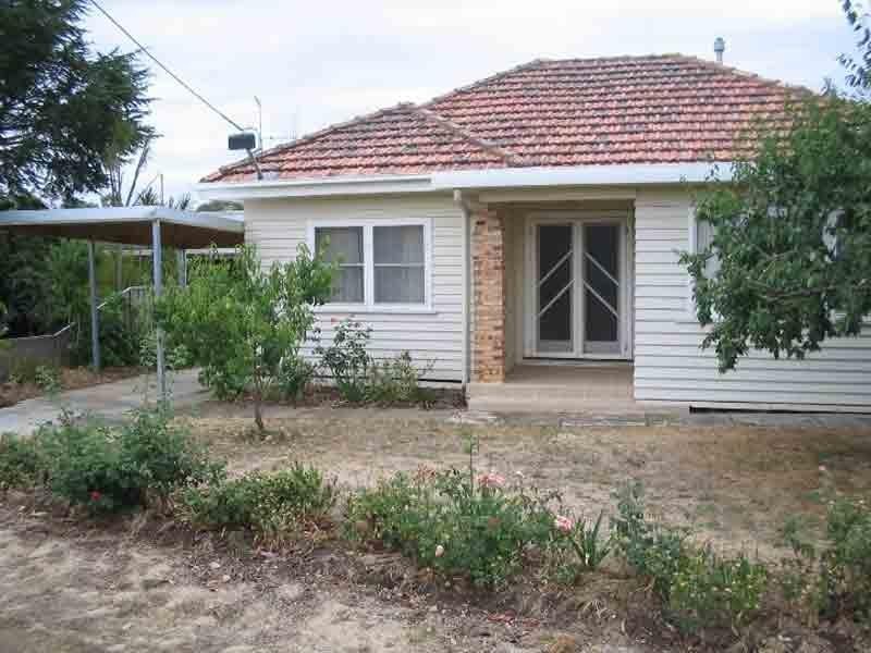 6 MAY STREET, Kangaroo Flat VIC 3555