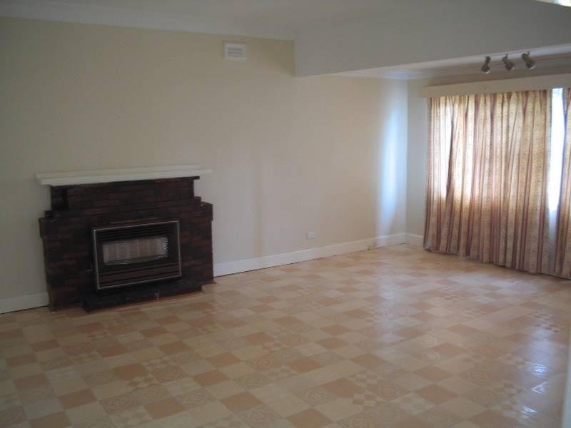 6 MAY STREET, Kangaroo Flat VIC 3555