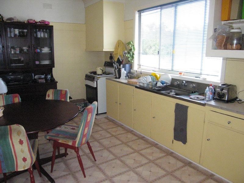 52 MONTGOMERY CRESCENT, White Hills VIC 3550