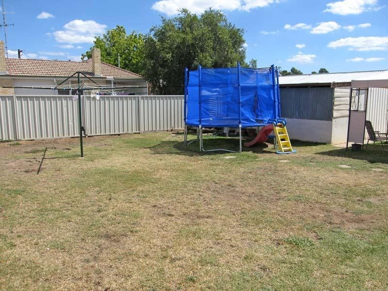 52 MONTGOMERY CRESCENT, White Hills VIC 3550
