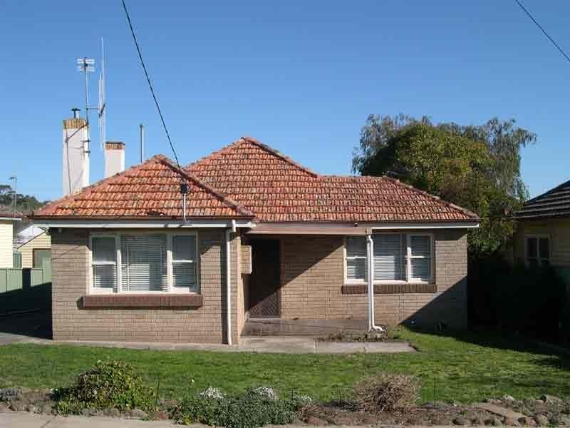 16 BURRELL STREET, Flora Hill VIC 3550