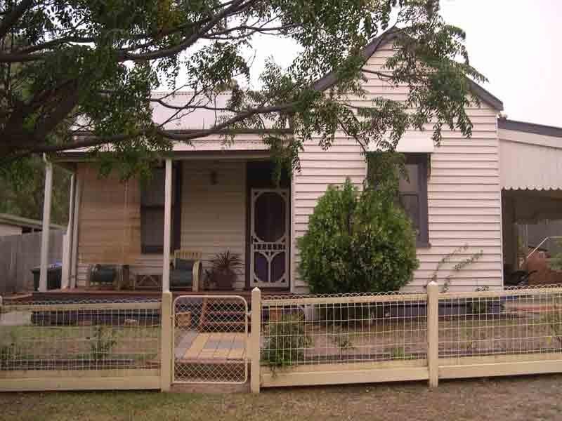 21 CALEDONIA STREET, North Bendigo VIC 3550