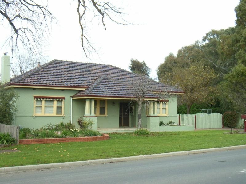 11 CRUSOE ROAD, Kangaroo Flat VIC 3555