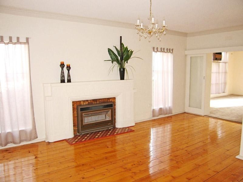 35 RAGLAN STREET, White Hills VIC 3550