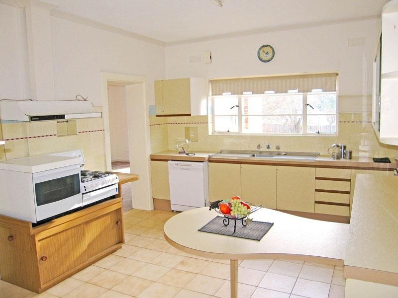 35 RAGLAN STREET, White Hills VIC 3550