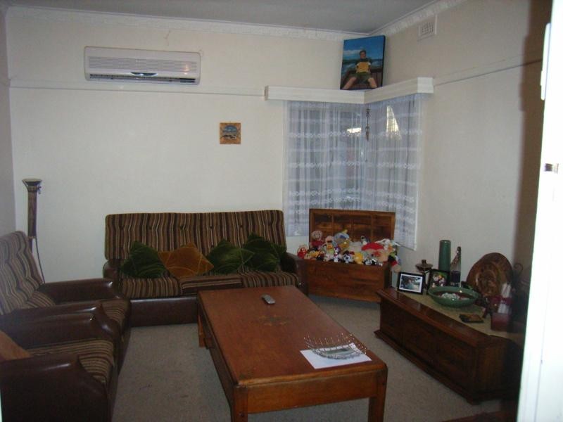 8 THEODORE STREET, Flora Hill VIC 3550