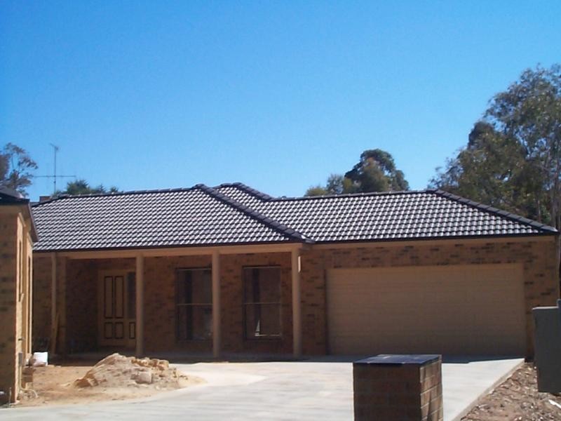 Unit 2/2 Greenwood Drive, Strathdale VIC 3550