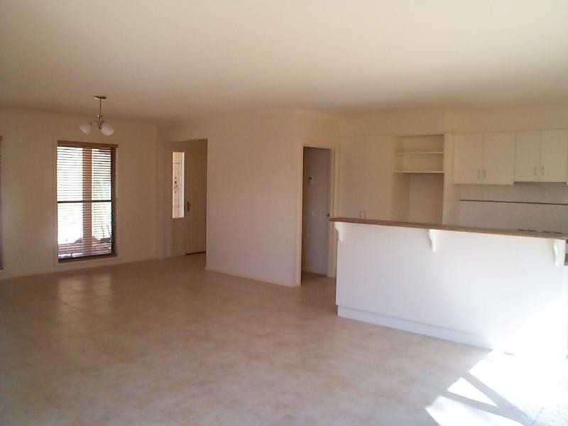 Unit 2/2 Greenwood Drive, Strathdale VIC 3550